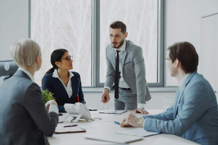 英語を使う仕事に転職すると年収はどれくらい上がる？TOEICスコア別にリアルな年収差を解説