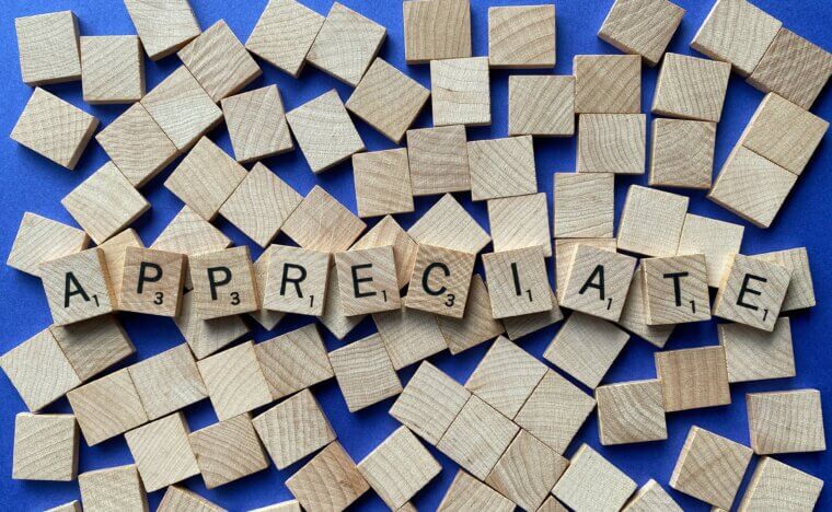 「ありがとう」の英語で失敗！"I appreciate it"が皮肉に？【感謝の表現集】